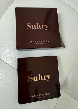 Палетка anastasia beverly hills mini sultry eye shadow palette ( оригинал) текстура каждого из цветов обеспечивает равномерное покрытие, они легко нан