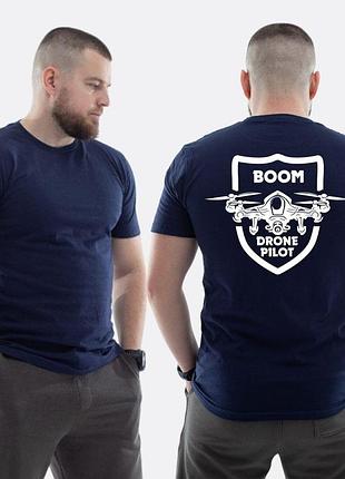 Мужская классическая футболка с принтом boom drone pilot fpv дрон в полете герб, темно-синяя