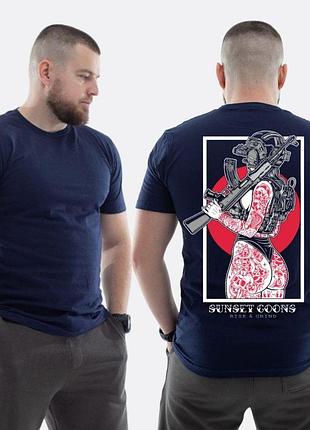 Мужская классическая футболка с принтом девушка с красными тату в шлеме sunset goons, темно-синяя