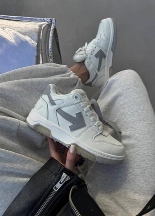 Off white x out of office
white / grey premium