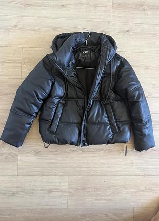 Куртка женская zara xs черная зимняя теплая модная стильная с капюшоном