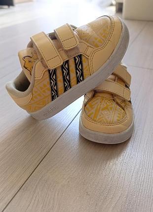 Кросівки для дітей adidas жовті, розмір 25.5, довжина устілки 15 см