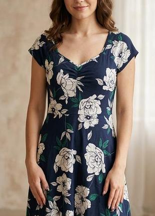 Нежное и стильное платье в цветочный принт от dorothy perkins