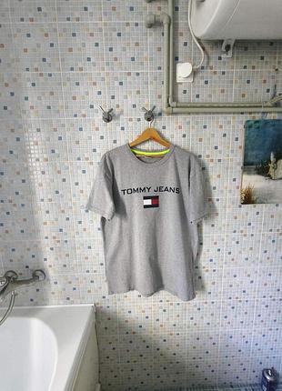 Футболка tommy hilfiger.