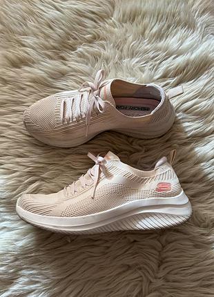 Шикарні кросівки skechers