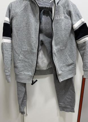 Спортивний костюм на хлопця nike 137/147 см