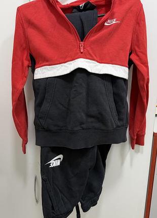 Спортивний костюм на хлопця nike 137/147