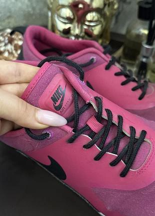 Яскраві кросівки nike 2