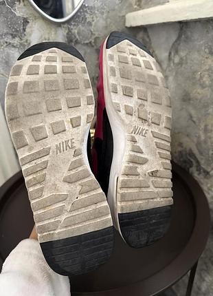 Яскраві кросівки nike 6