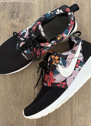 Женские кроссовки nike roshe run print aloha, размер-40, 25,5 см
