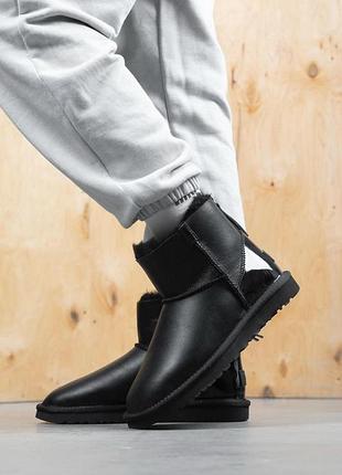 Жіночі ugg mini black zip lacquer leather