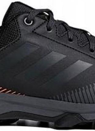 Чоловічі  кросівки adidas terrex з помаранчевими деталями та мембраною gore-tex