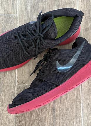 Kроссовки nike roshe run, черный текстиль на красной подошве, размер 41, 26 см