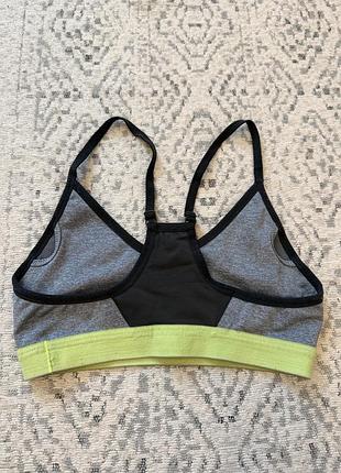 Спортивний топ nike, розмір s 3