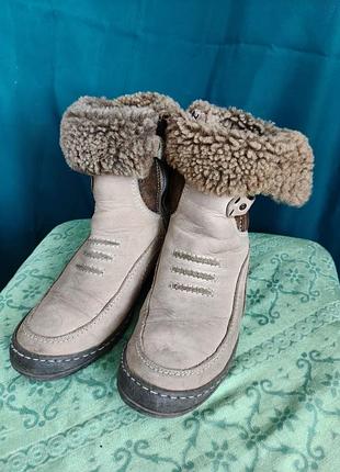 Бежевые сапожки 37р- кожа и овчина.