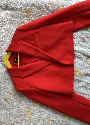 Укорочений піджак zara червоний