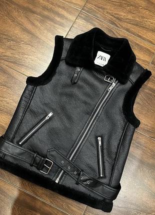 Тепла жилетка zara