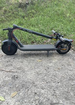 Електросамокат xiaomi electric scooter 4 , у майже новому стані