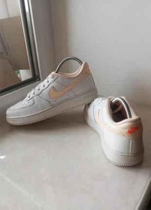 Шкіряні кросівки бренду nike made in india верх натуральна шкіра  uk  2,5   eur  35