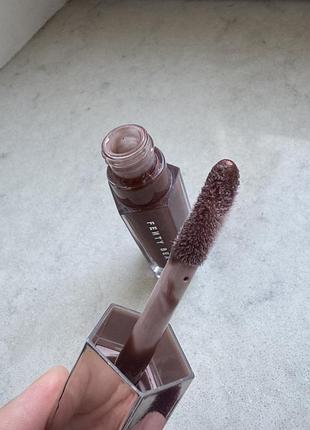 Блиск для губ fenty beauty gloss bomb universal lip luminizer hot chocolit 05