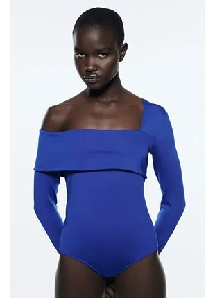 Стильний боді лонгслів zara р. m топ асиметричний бодік, кофта, на одне плече