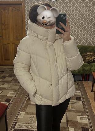 Куртка жіноча зимова, білого кольору. стан нової, одягнена лише один раз