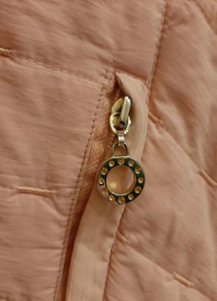 Розовая комфортная курточка с капюшоном3 фото