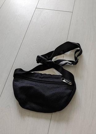 Бананка унісекс eastpak чорна 2