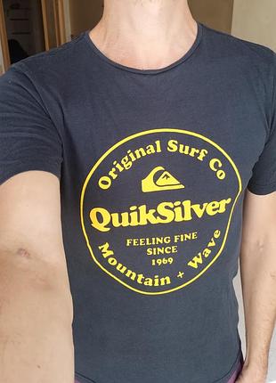 Чудова чоловіча футболка quiksilver
