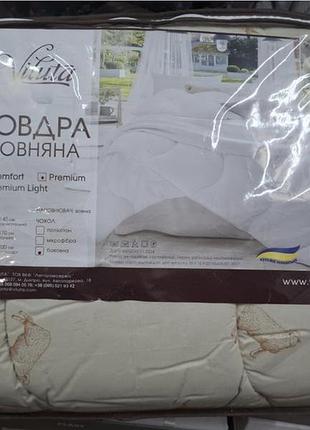 Вовняна стьобана  ковдра viluta premium 140х205 наповнювачем є шерстепон преміум, який складається з 70% овечої вовни та 30% силіконізованого волокна.
