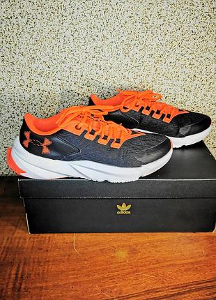 Кроссовки женские under armour charged assert.