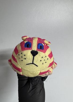 М'яка іграшка культового персонажа багпусс (bagpuss) із класичного британського дитячого телесеріалу
