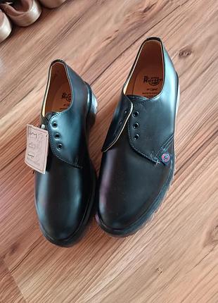 Туфлі чоловічі dr. martens чорні шкіряні устілки 26см