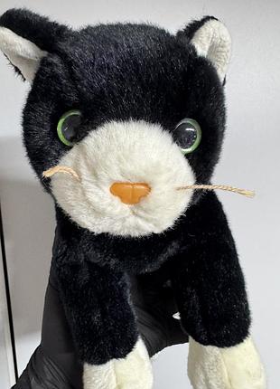 Вінтажну м'яку іграшку ty beanie buddy — zip the black cat (випуску 1999 року), яка має чорне плюшеве тіло, білу мордочку, зеленуваті очі