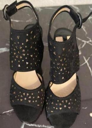Босоніжки, туфлі dorothy perkins замшеві. довжина устілки 24см.