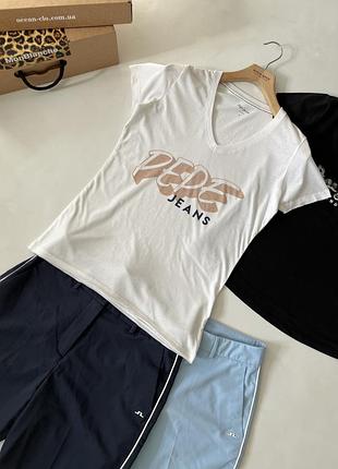 Біла жіноча футболка pepe jeans