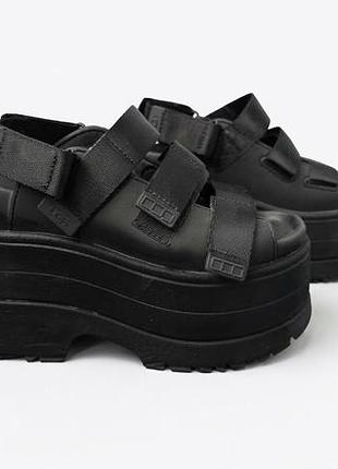 ​🔥 стильні чорні босоніжки ugg на масивній платформі