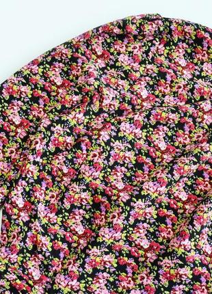 Ніжне плаття в квіти з вирізом по спинці6 фото