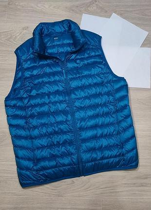 Ультралайтова чоловіча пухова жилетка uniqlo. розмір xl
