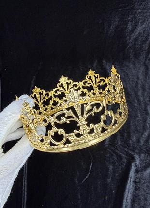 Корона короля королева металева суцільна кругла голову торт торта золото золоті золота золотиста жовта