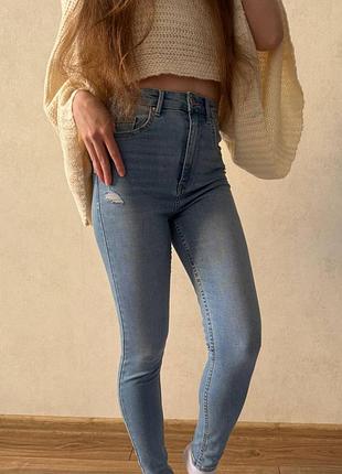 Джинсы скинни женские от bershka, размер xs (eu 34)
