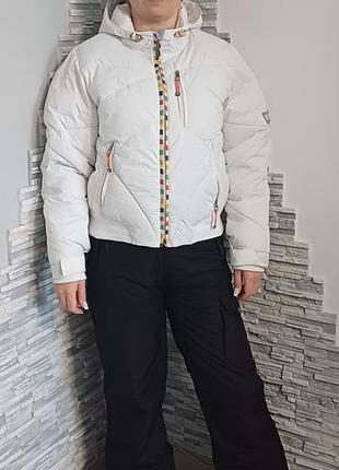 Крутой яркий лыжный костюм для активного отдыха