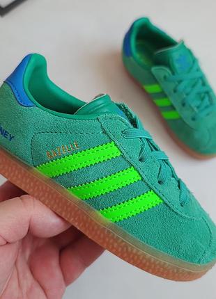 Нові оригінальні adidas gazelle p27 довжина устілки по факту 17.5см