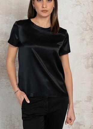 Чорна велюрова футболка від "casual wear adelsten"