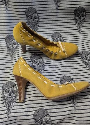 Туфлі bally made in italy натуральна замша, жовті, р. 39