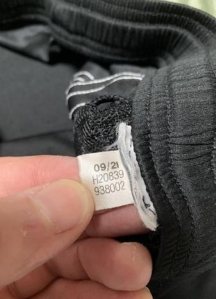 Adidas спортивні шорти 4