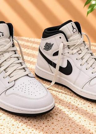 Кросівки nike nike air jordan 1 mid reverse panda ❤️