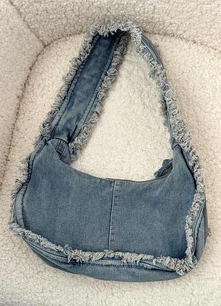 Трендова джинсова сумка хобо ( багет ) з бахромою