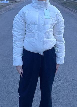 Куртка жіноча молочна