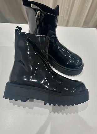 Кружевные лаковые ботинки zara 31
